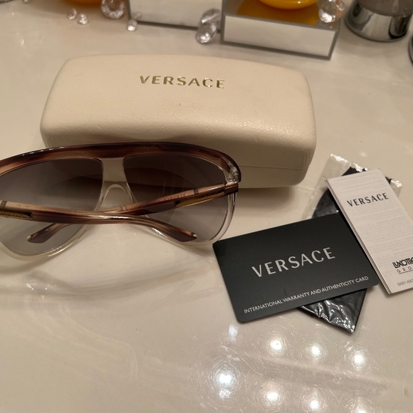 Versace shades - Picture 5 of 9